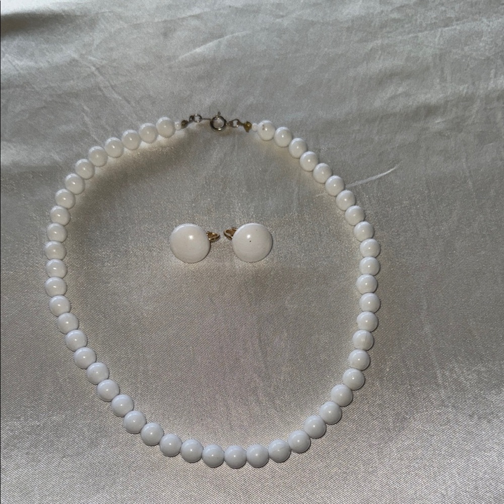 Elegant Pure White Bead Choker Necklace and Clip On Earring Set Gold Tone Metal
